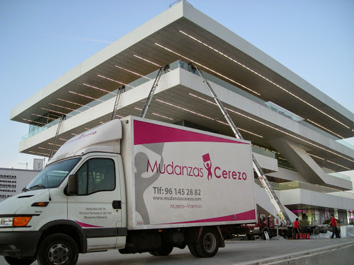 Logo de Mudanzas y Transportes Cerezo